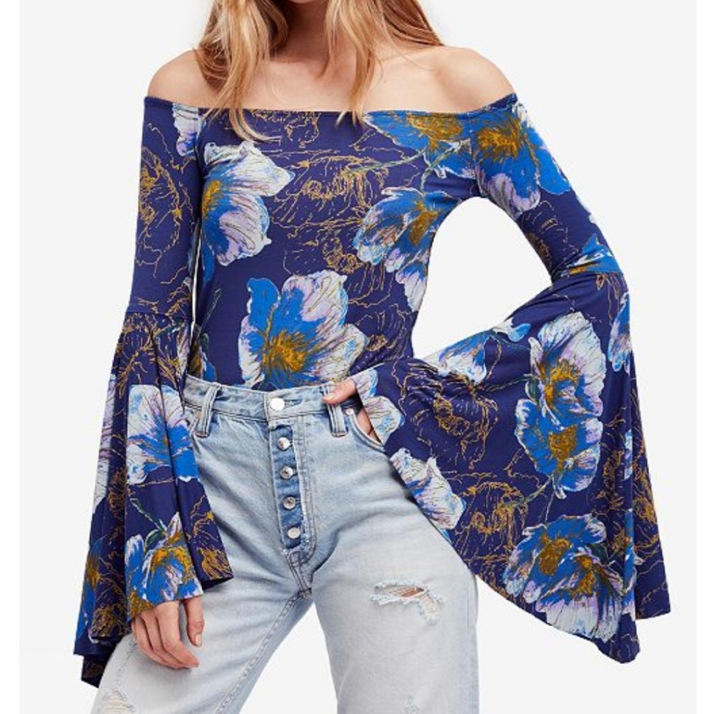 🍒NWOT🍒  FREE PEOPLE BELL SLEEVES TOP